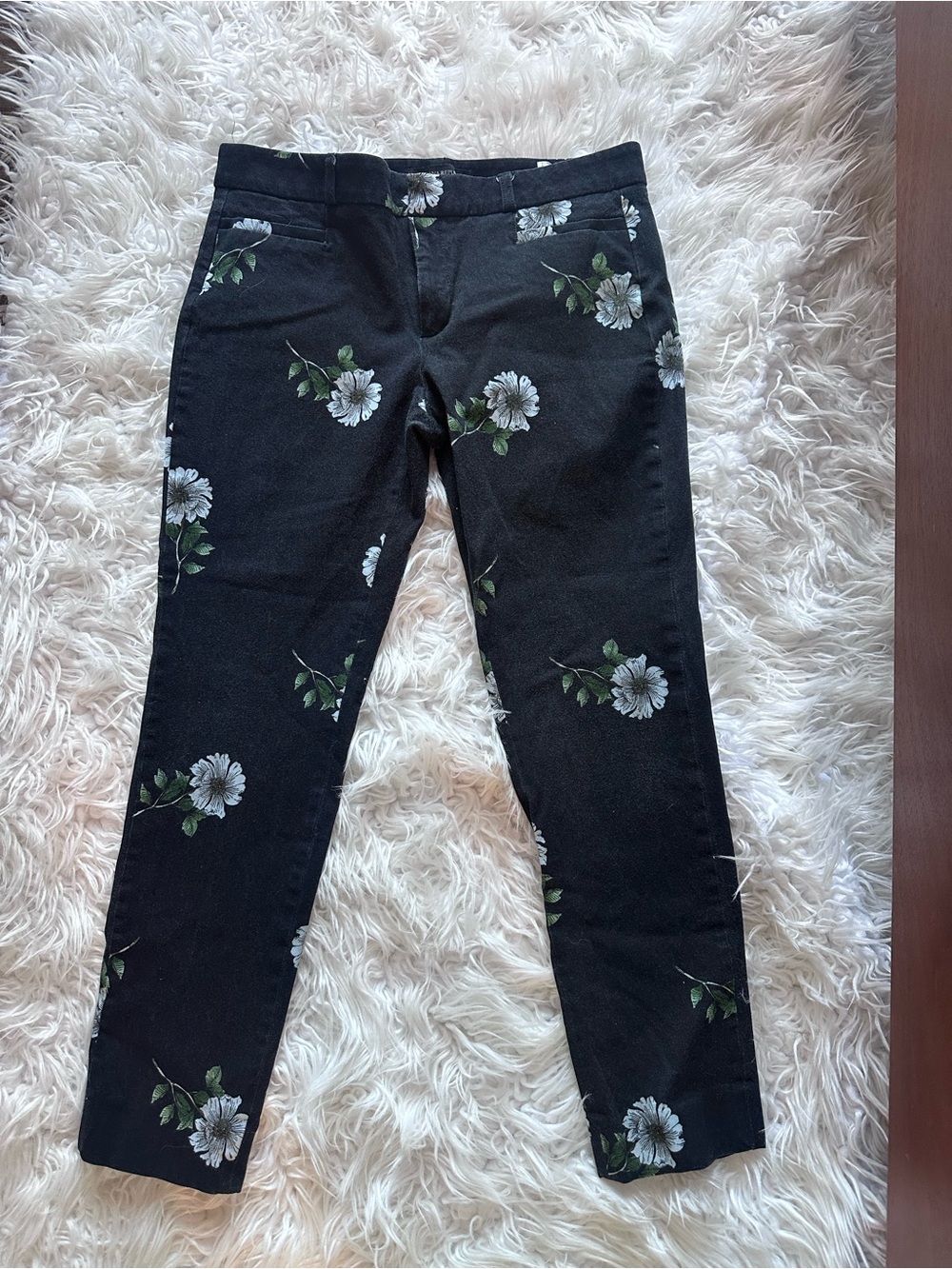 Banana Republic Sloan Floral Print Black Denim Pants Size 4 – Good Condition 🌸